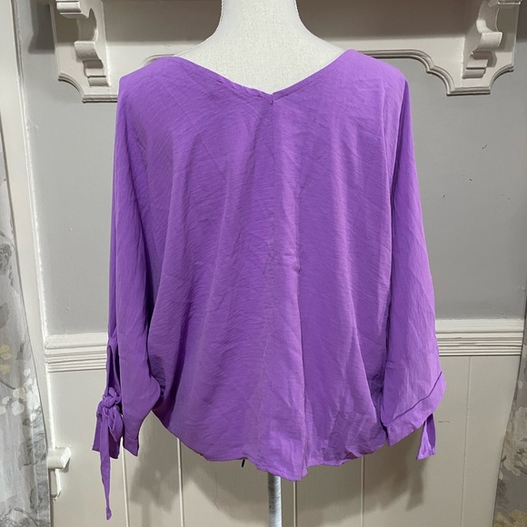 New York & Company Tie Sleeves V-Neck Top Size XL (NWT) - Picture 4 of 8